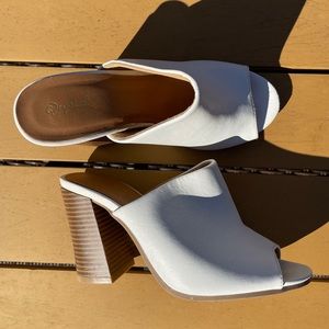 Retro Chunky White Heels SZ 7